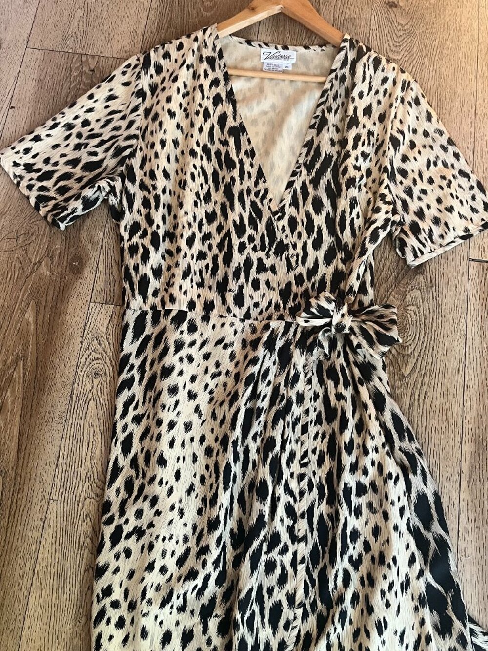 Victoria Soie Size 16 Animal Print Wrap Dress  100% Silk Vintage
